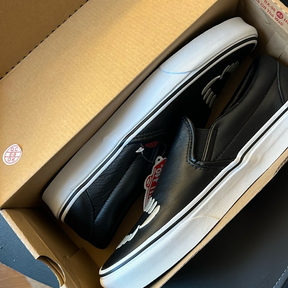 New in box- Vans Fang Slip On size 8.5/10
